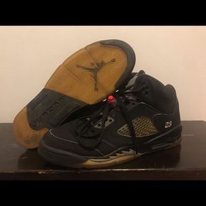 AIR JORDAN V black size 7Y